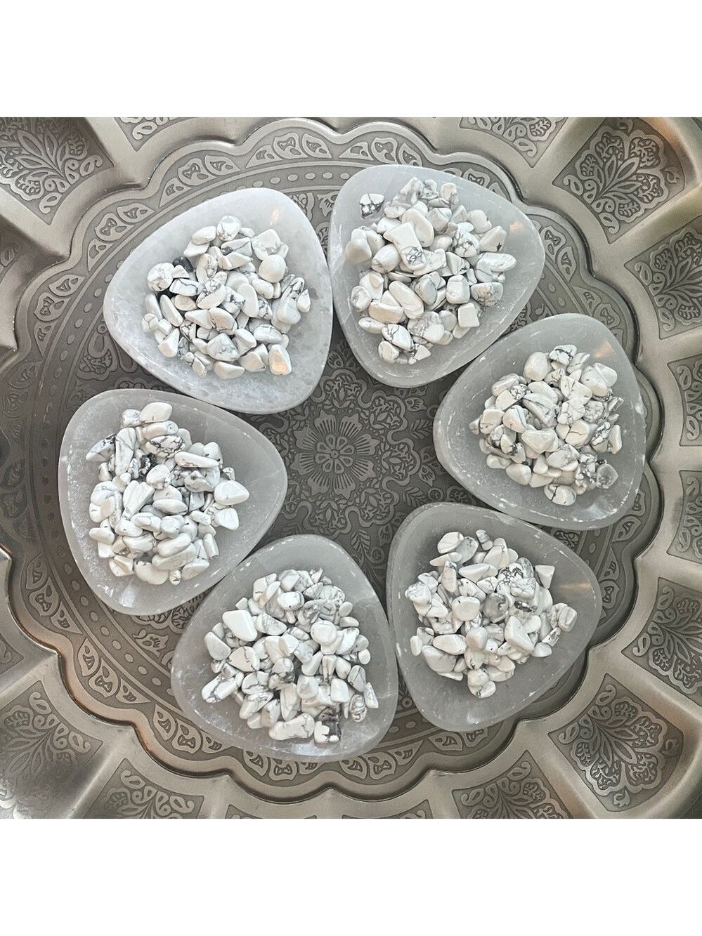 Howlite Chips